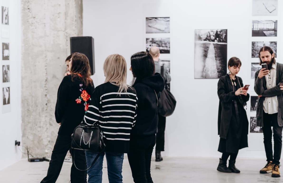 В Красноярске открылась выставка пленочной фотографии «Вслед»